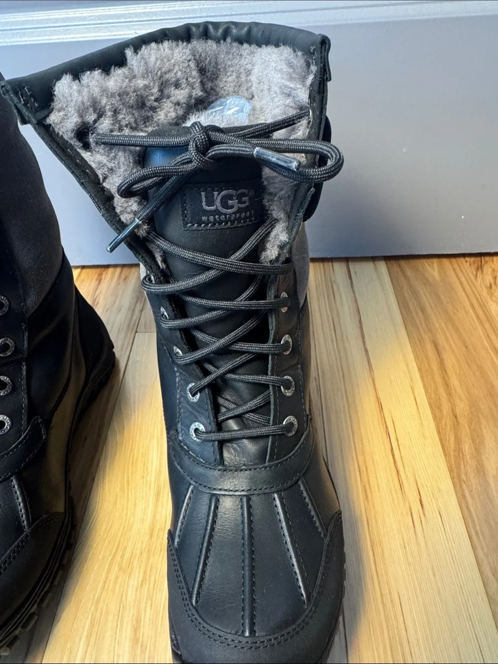 UGG Adirondack Waterproof Winter Snow Boots Black Gray Women’s Size 8